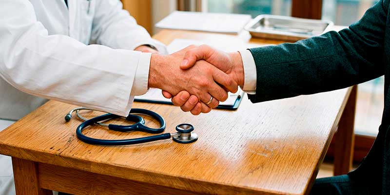Reemplazar: Visitador medico en campo con tablet realizando relevamiento